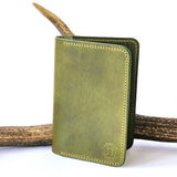 Jagdscheinetui in der Farbe Olive grün
